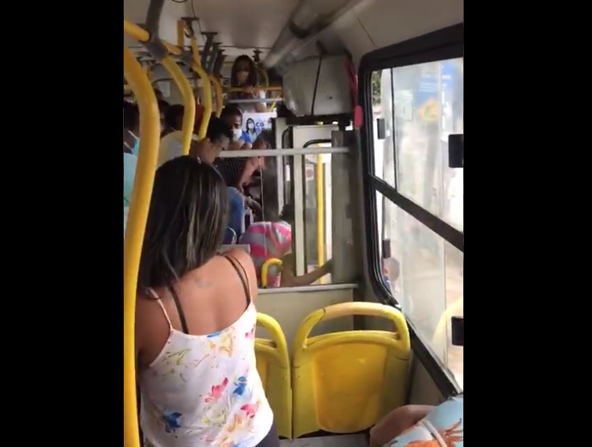 Bajan A Golpes A Mujer De Un Autobs Por No Usar Cubrebocas