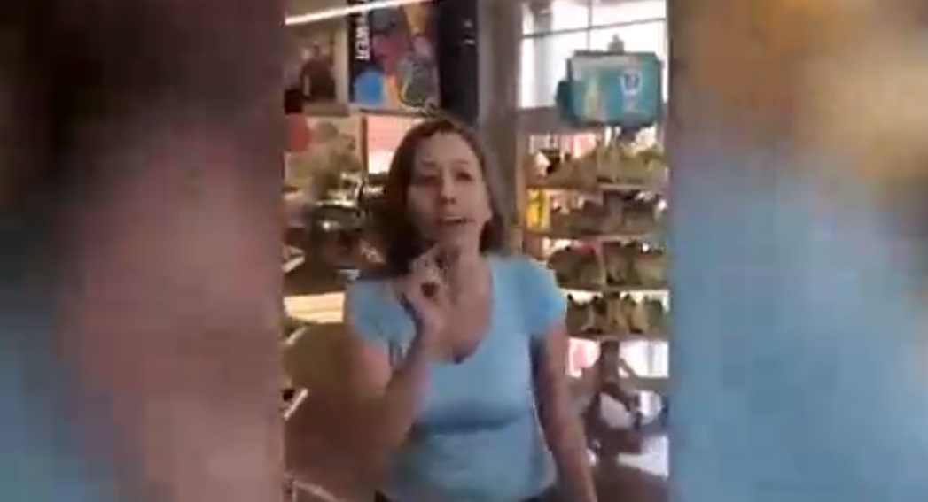 Mujer Se Enoja Porque Le Piden Usar Cubrebocas Y Agrede A Empleados De Una Tienda